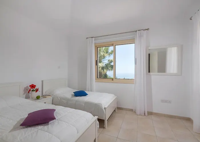 Resitour - Perneri Three Bedroom