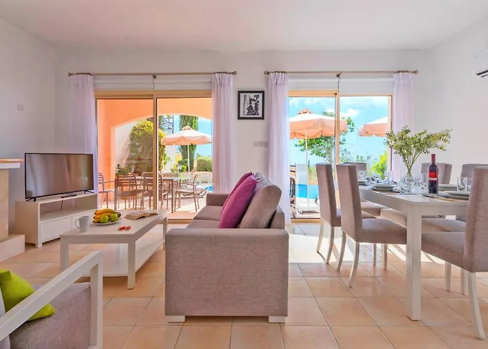 Resitour - Perneri Three Bedroom